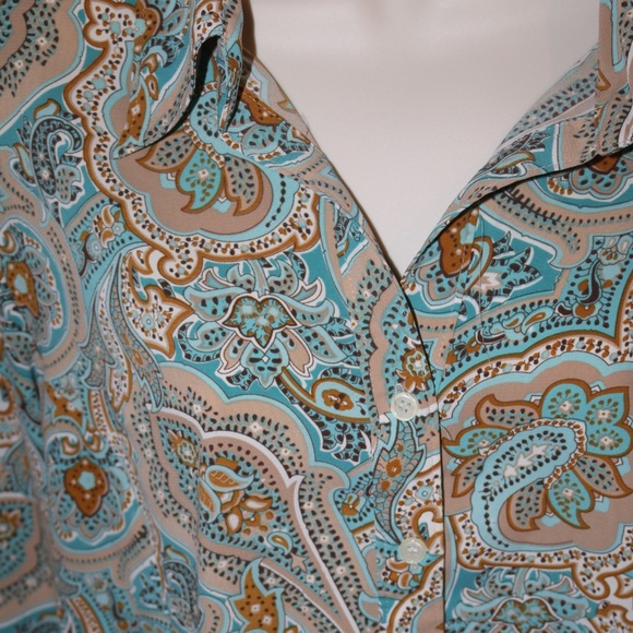 Cute blouse! - Picture 4 of 7